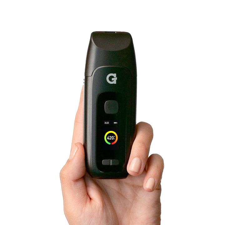 gpen dash plus vaporizer black in hand