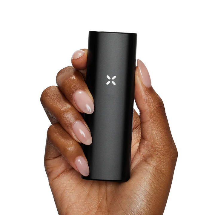 pax mini onyx vaporizer in hand